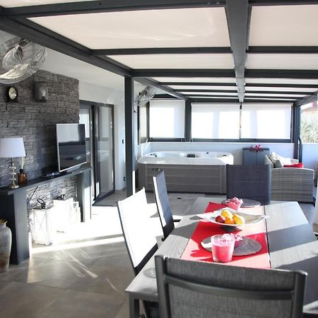 Luxurious Seaview Apartment シベニク エクステリア 写真