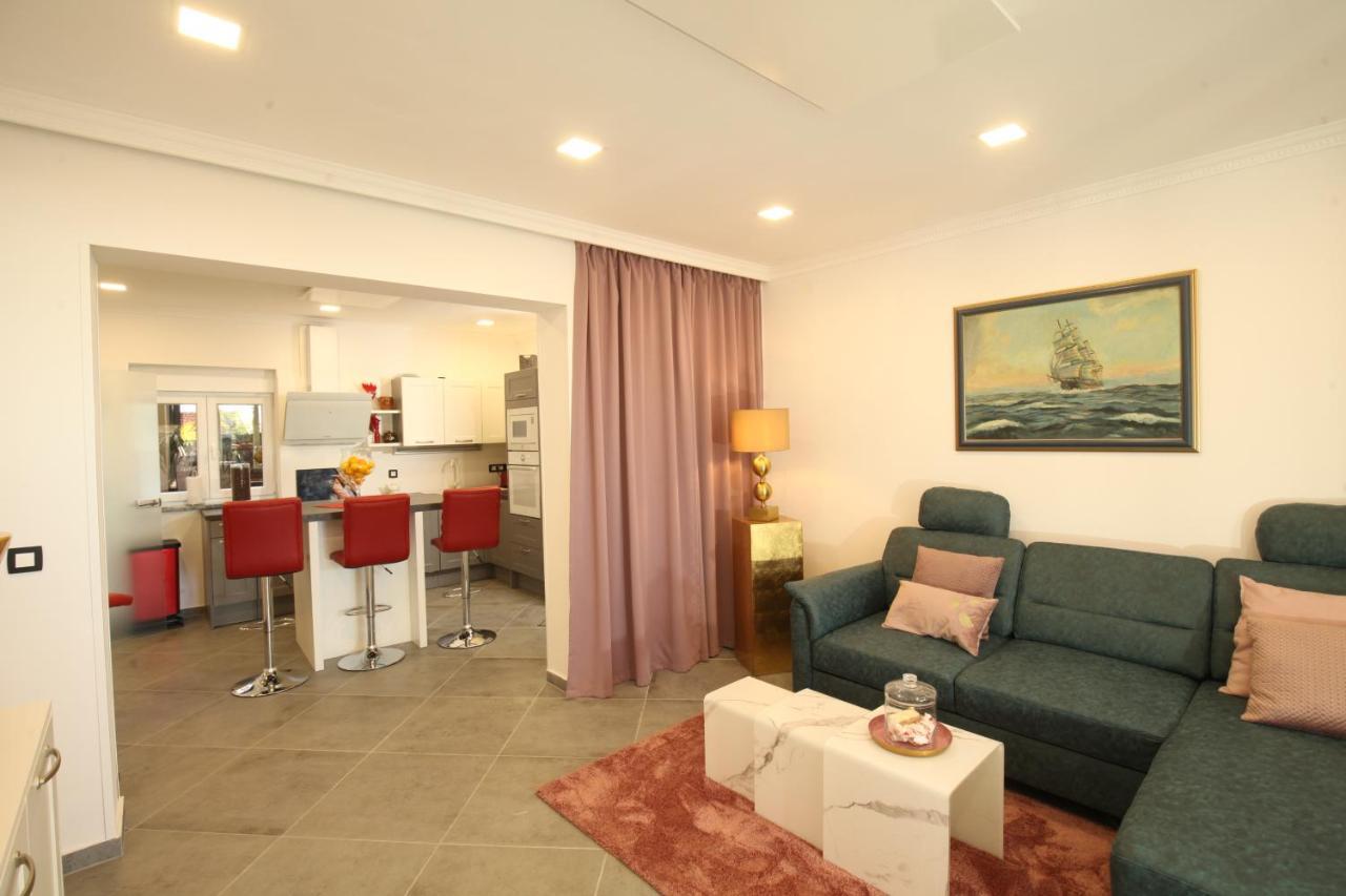 Luxurious Seaview Apartment シベニク エクステリア 写真