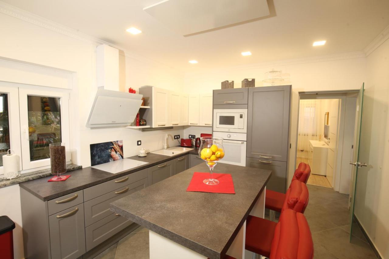 Luxurious Seaview Apartment シベニク エクステリア 写真